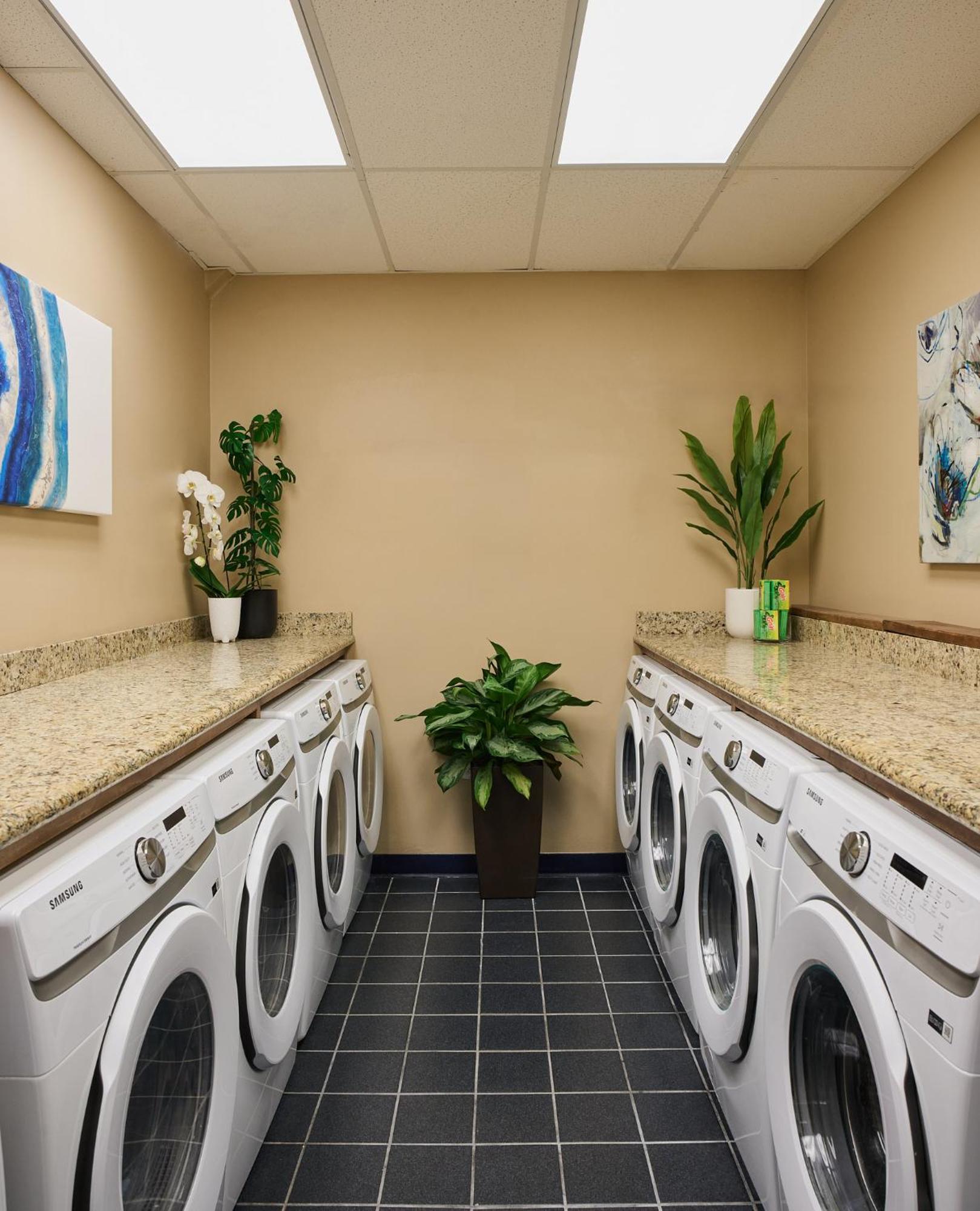 Rusk House Serviced Apartments Хьюстон Экстерьер фото